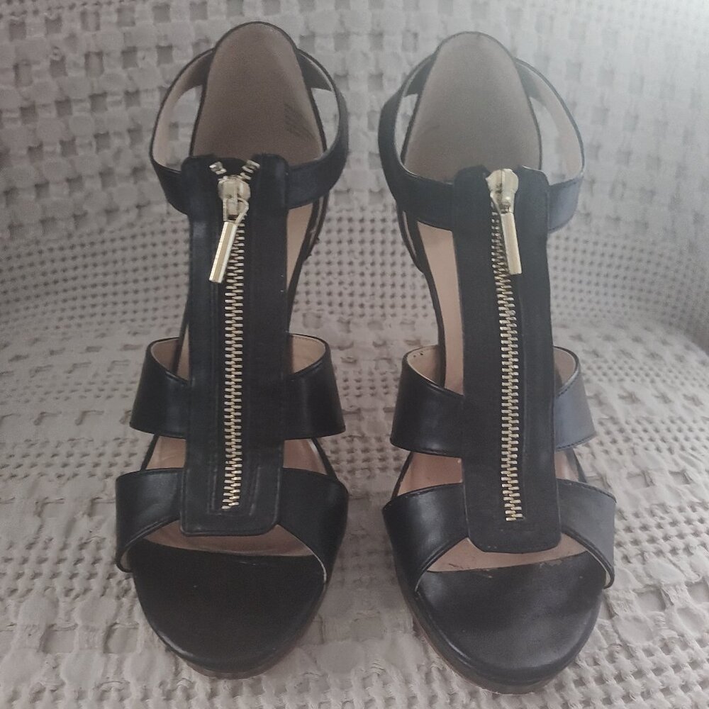 XOXO Boulder Black Platform Sandals